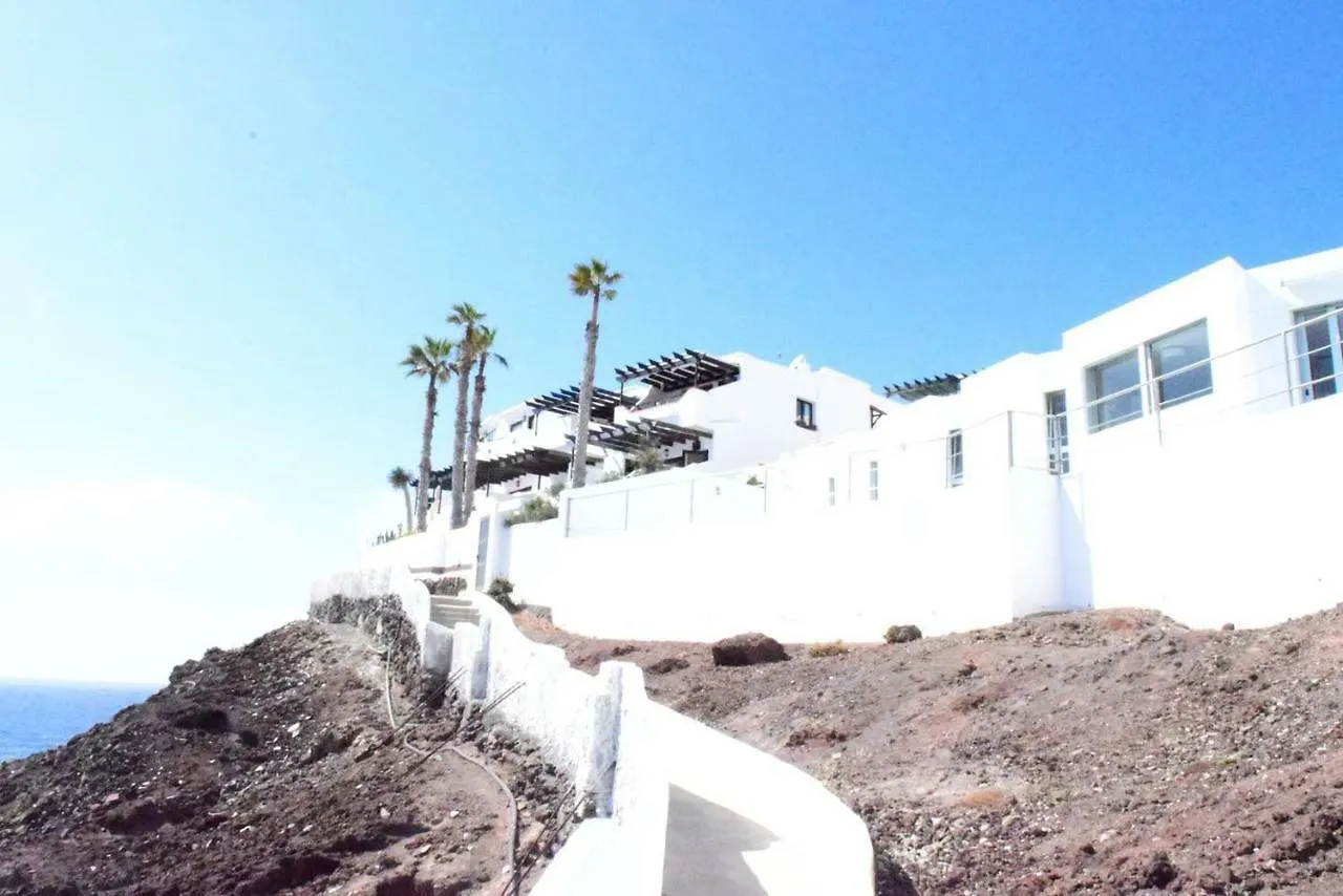 North Cliff Apartment *The Ocean Beneath Your Feet* Galdar