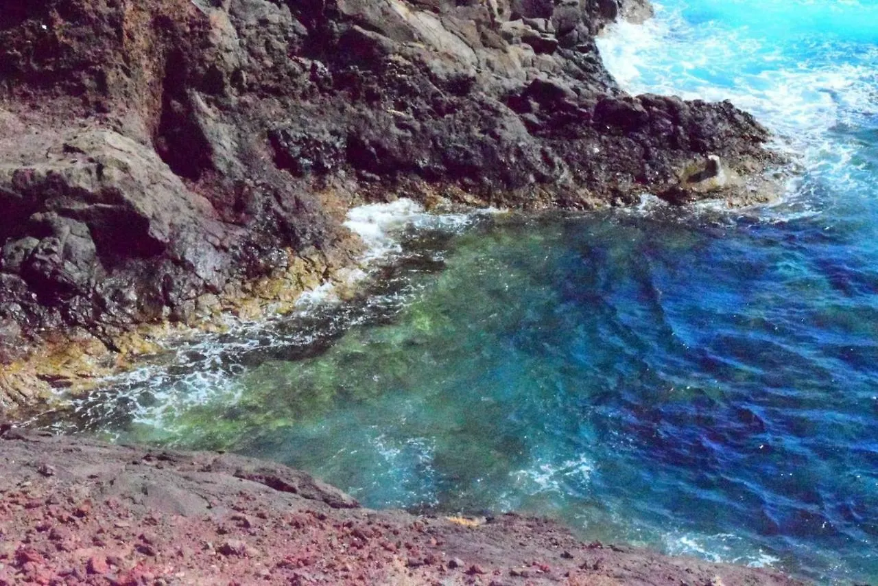North Cliff Apartment *The Ocean Beneath Your Feet* Galdar
